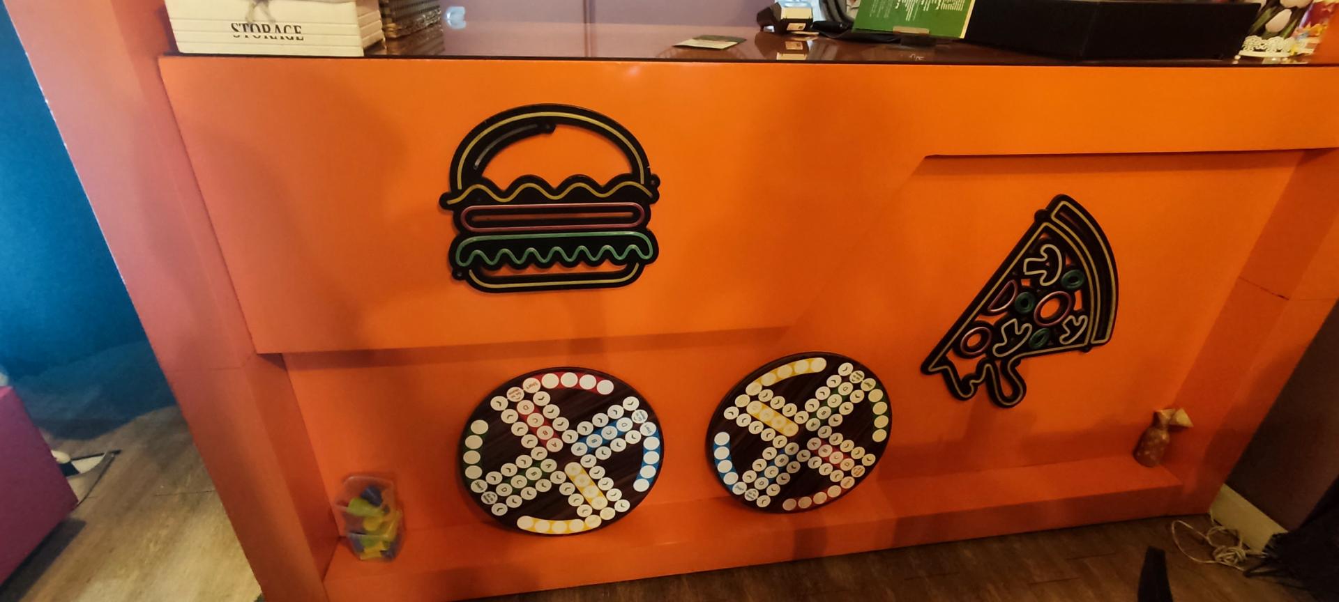 عکس پیتزا ناخدا شعبه شهرک آزمایش