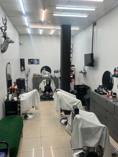 عکس آرایشگاه رضا ادهمی