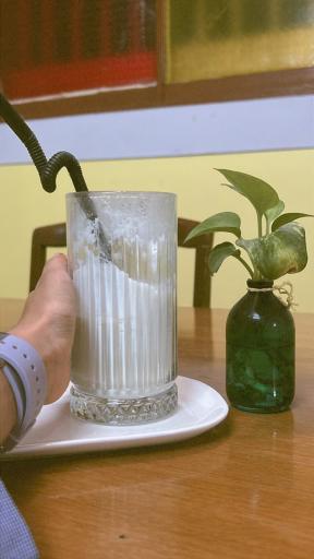 عکس کافه لیلیوم