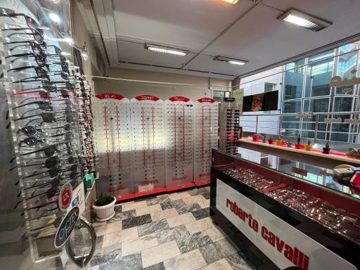 عکس عینک فروشی عمار