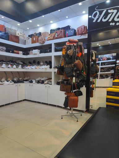 عکس فروشگاه کفش پیاده‌رو