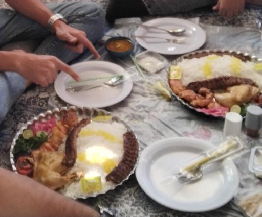 عکس سفره خانه دنج شاندیز