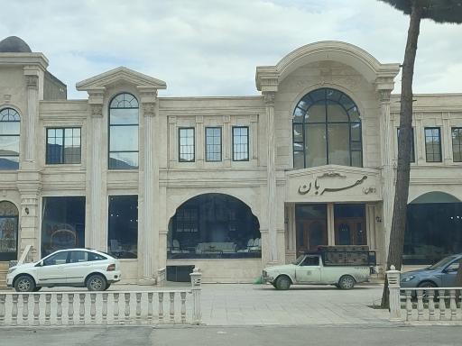 عکس مبل مهربان جوان