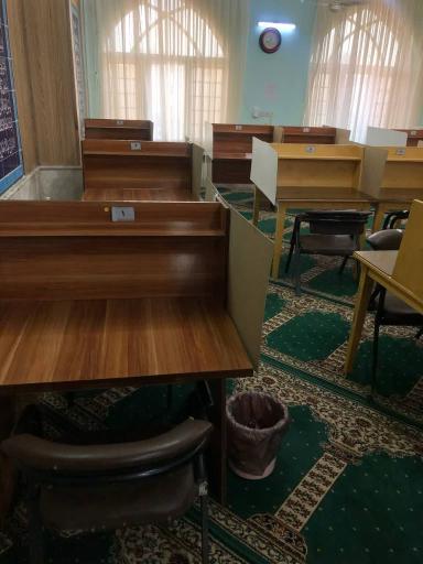عکس سالن مطالعه صدرا
