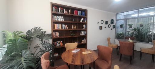 عکس کافه کتاب خودنویس
