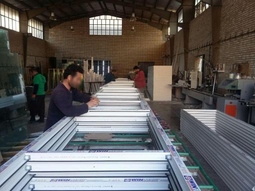 عکس کارخانه تولید درب و پنجره دوجداره