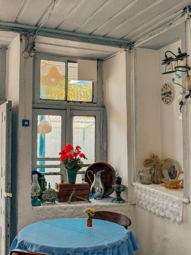 کافه خوجیر نشین 