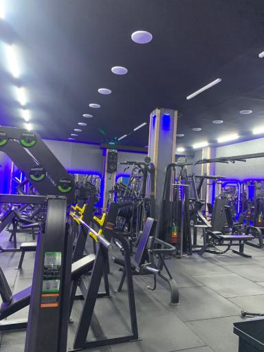 عکس باشگاه بدنسازی جوان