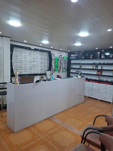 عکس بینایی سنجی و عینک بینا