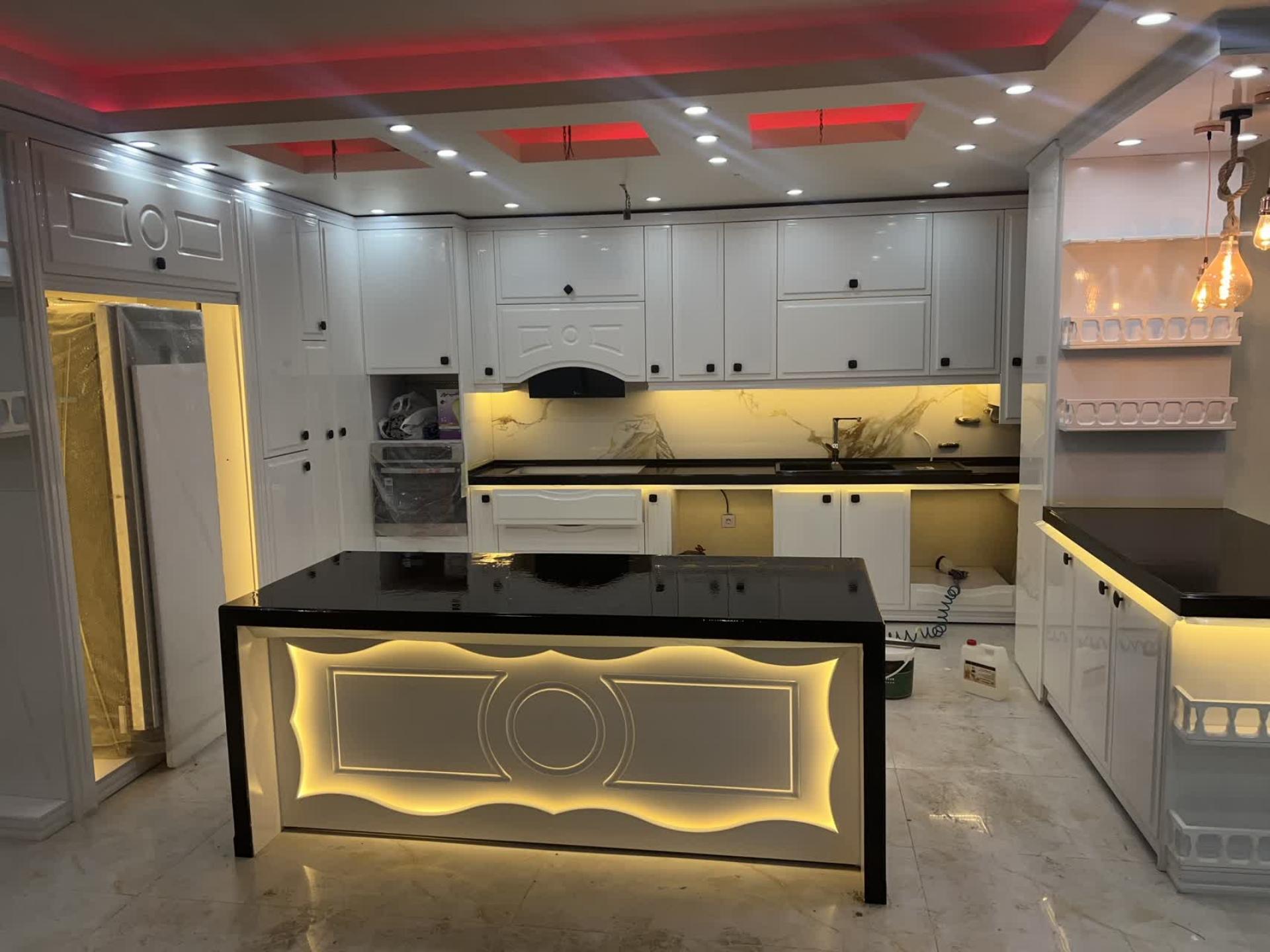 عکس کارخانه بزرگ درب و کابینت وندور