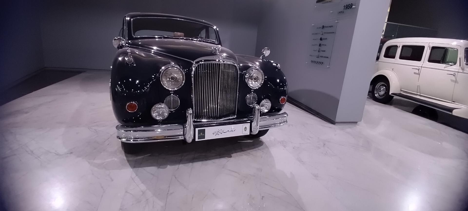 عکس موزه ماشین های اداری سفیر