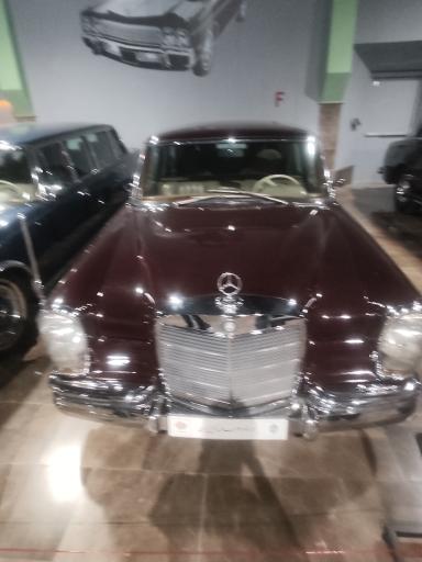 عکس موزه ماشین های اداری سفیر