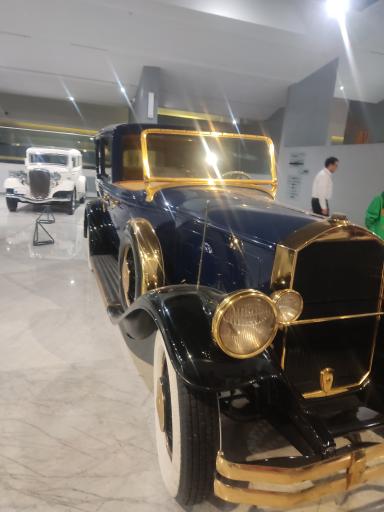 عکس موزه ماشین های اداری سفیر
