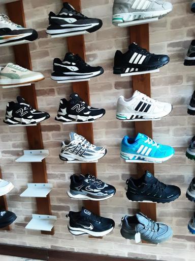 عکس تولید و پخش کفش آمازون