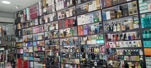 عکس فروشگاه لوازم آرایشی امیر میرزایی