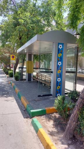 عکس ایستگاه اتوبوس چهارراه دکتری