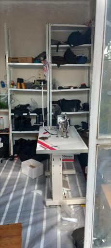 عکس کارگاه کیف دوزی کوله پشتی قراگوزلو