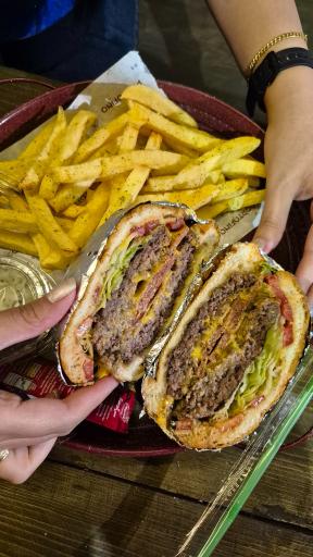 عکس چارکول برگر مهرشهر