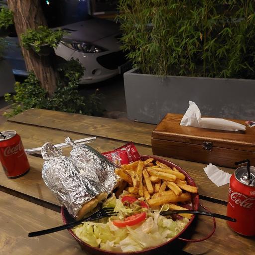 عکس چارکول برگر مهرشهر