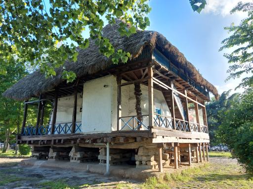 عکس خانه روستایی پارک ملت