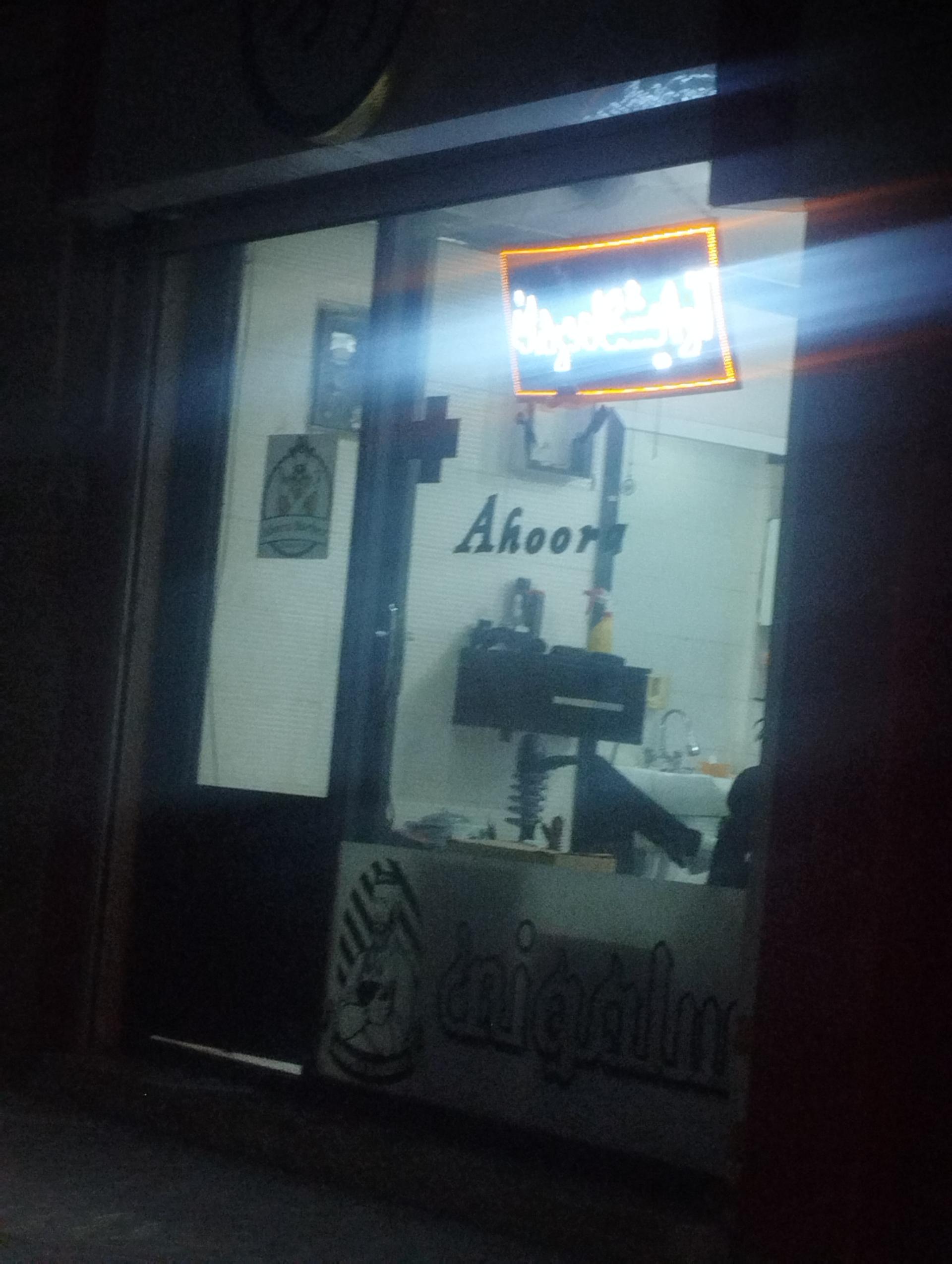 عکس آرایشگاه مردانه اهورا