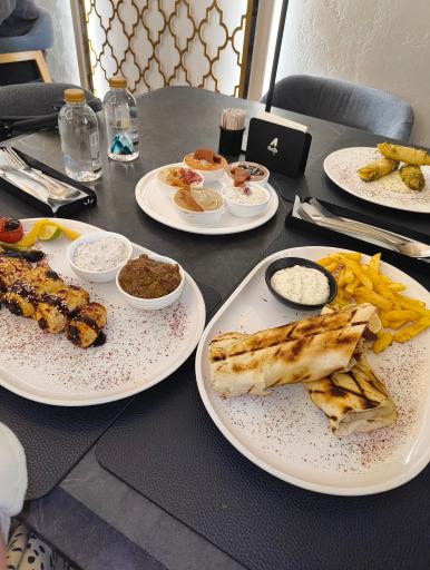 عکس رستوران لعیا لانژ