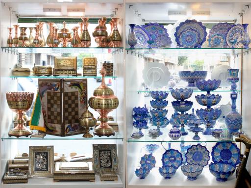 عکس فروشگاه صنایع دستی زاوش