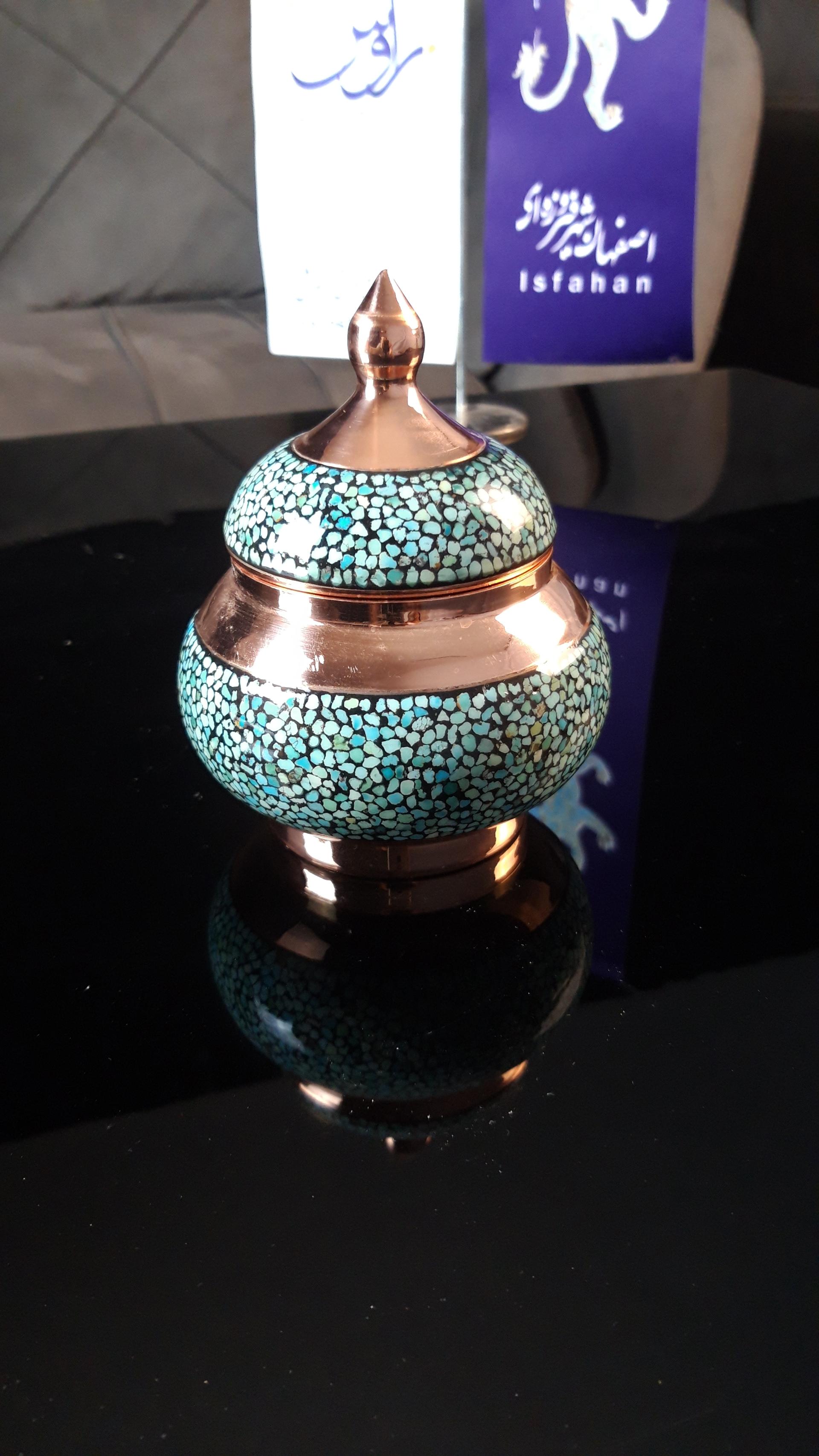 عکس فروشگاه صنایع دستی زاوش