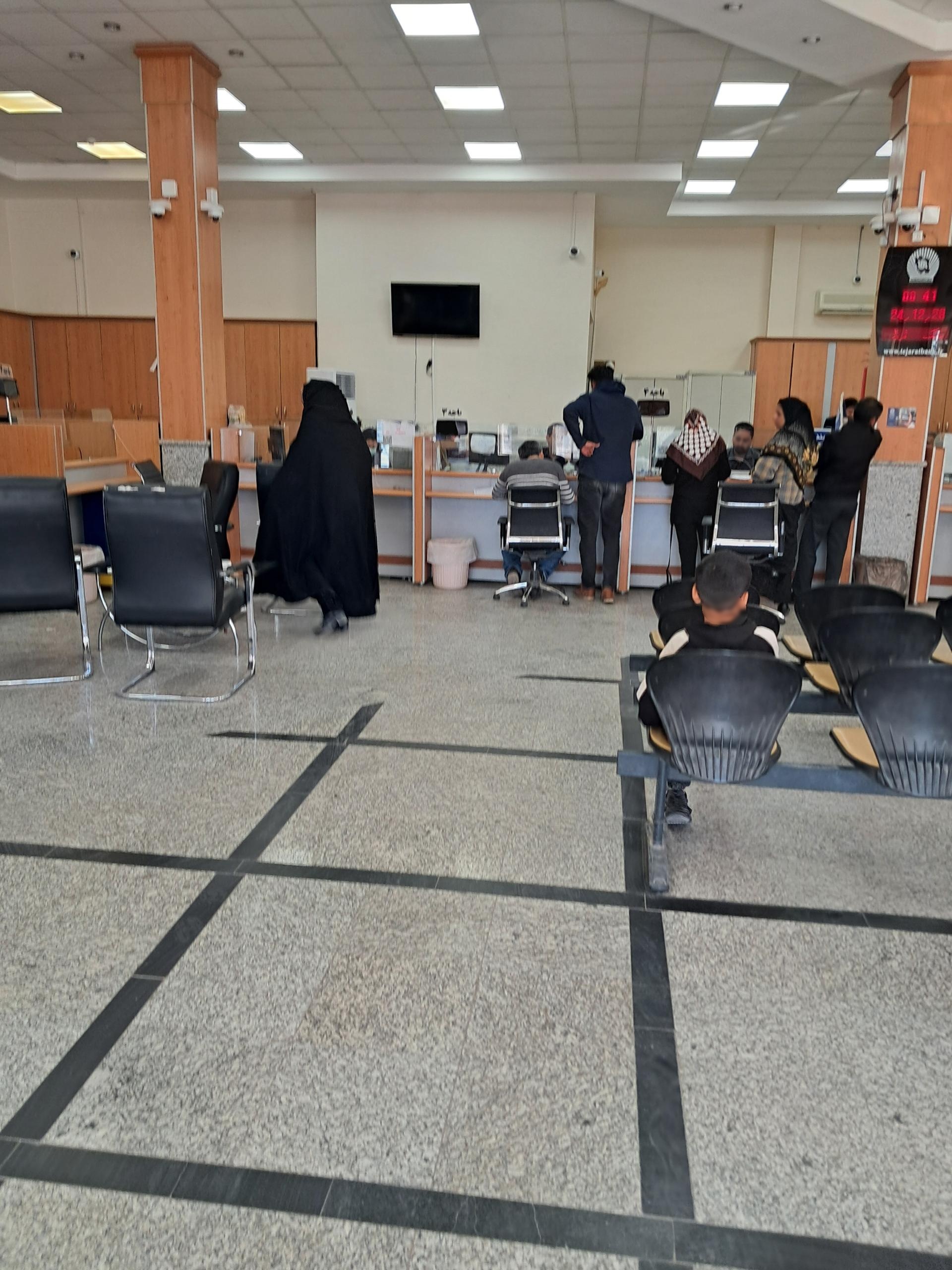 عکس بانک تجارت