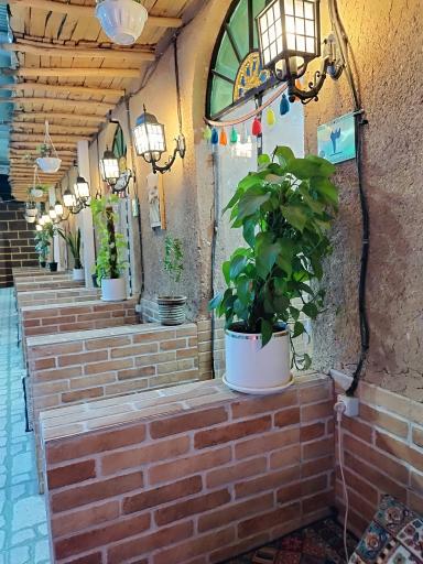 عکس رستوران سنتی بلوط