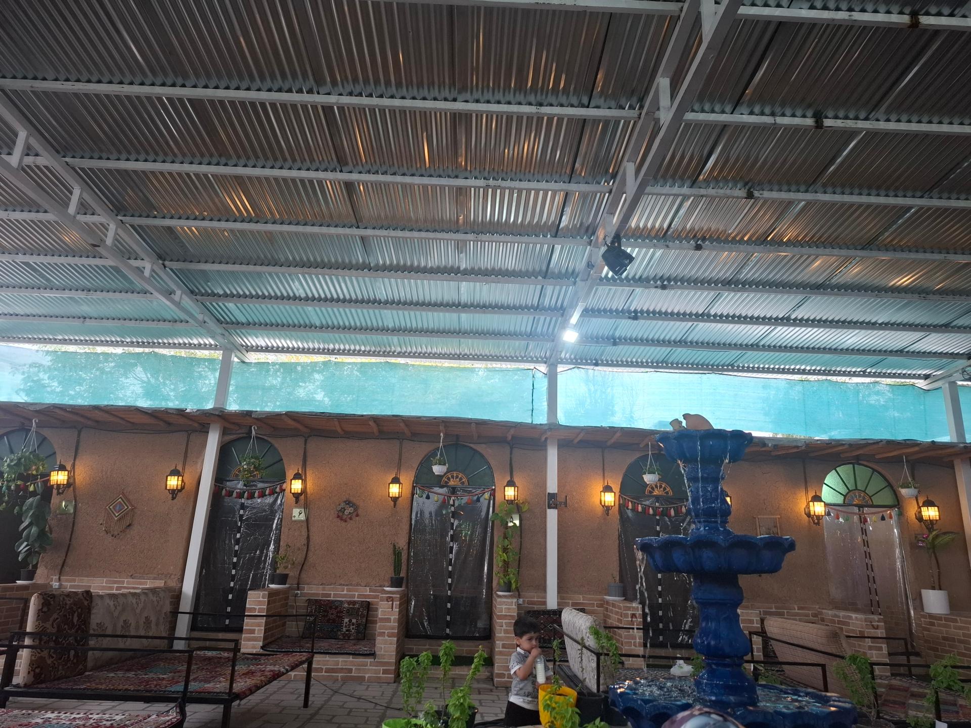 عکس رستوران سنتی بلوط