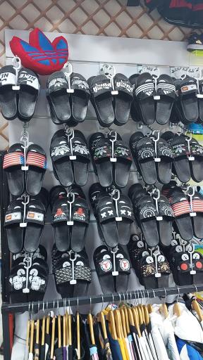 عکس فروشگاه هادی آدیداس 