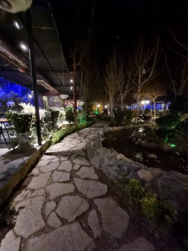 عکس باغ رستوران لیالی