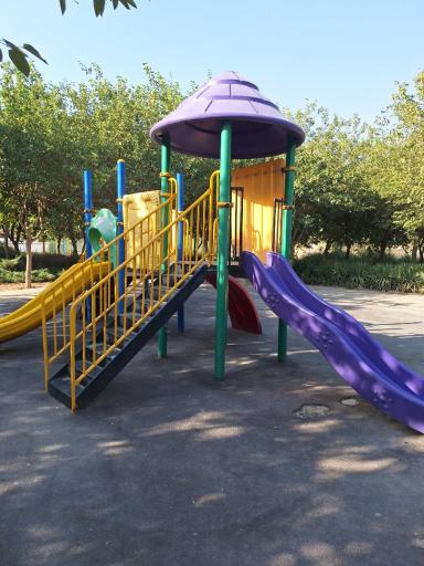 عکس زمین بازی کودکان
