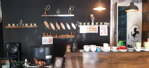 عکس کافه اسب سیاه