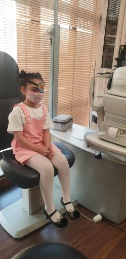 عکس معاینه چشم دکتر محمدرضا شکاری