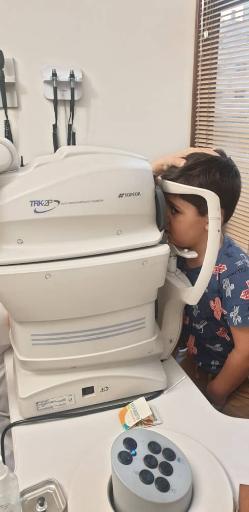 عکس معاینه چشم دکتر محمدرضا شکاری