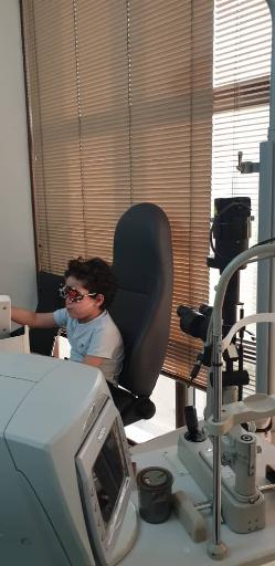 عکس معاینه چشم دکتر محمدرضا شکاری