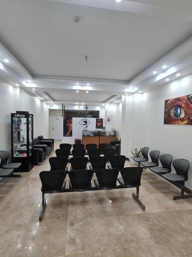 عکس معاینه چشم دکتر محمدرضا شکاری