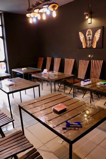 عکس رستوران و سفره خانه رنگ شب 