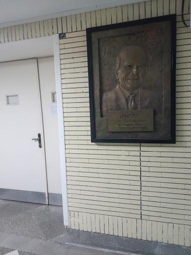 عکس کتابخانه دکتر غلامحسین یوسفی