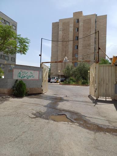 عکس مجتمع قائم