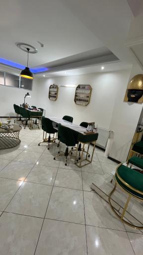 عکس استودیو کاشت ناخن و اکستنشن مژه سحر آهسته