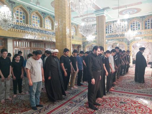 عکس حسینیه و زائر سرا بیت المهدی