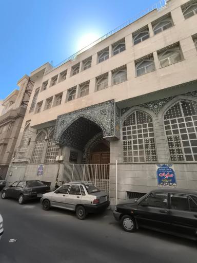 عکس حسینیه و زائر سرا بیت المهدی