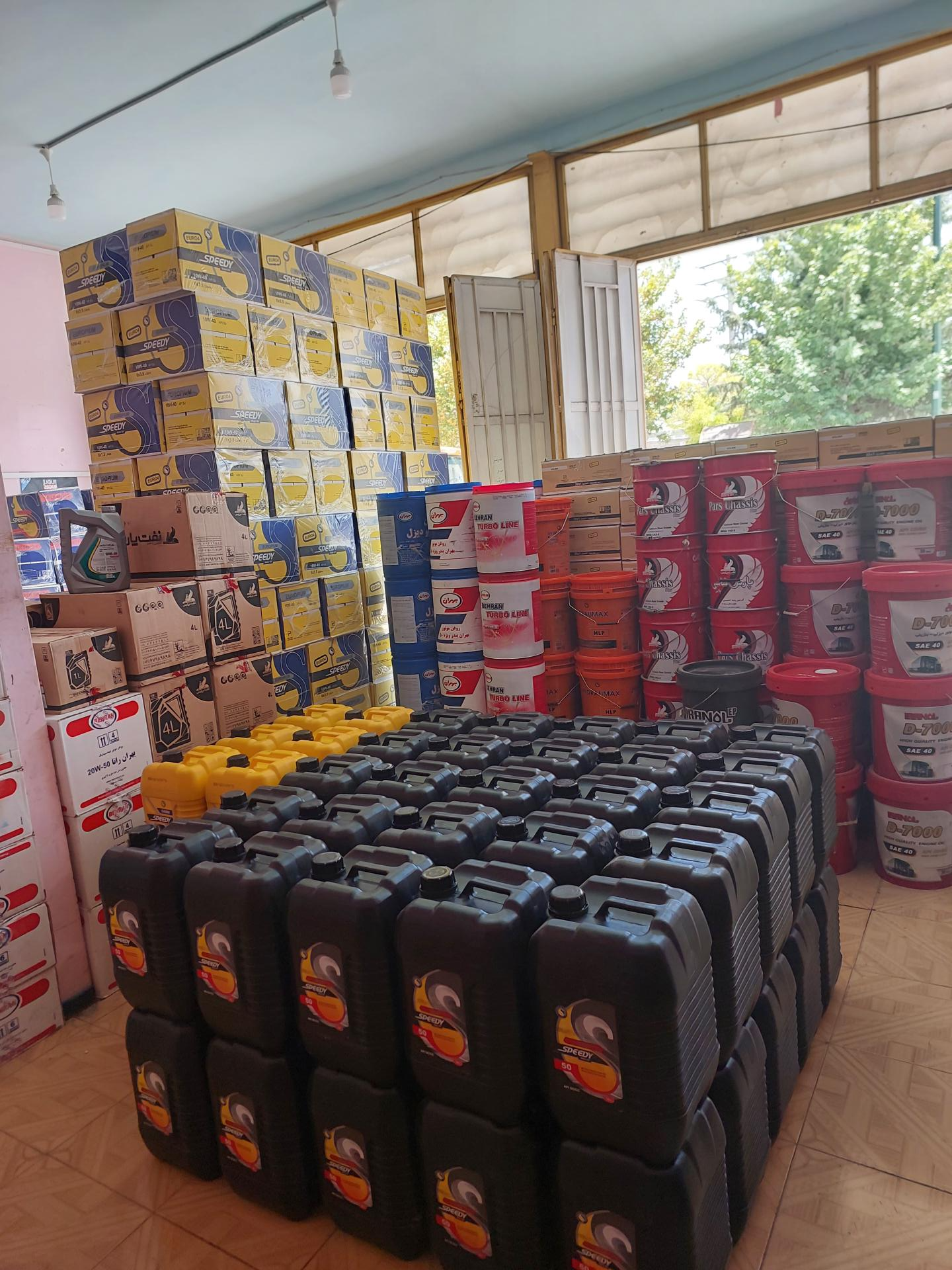 عکس پخش روغن موتور رضا جاسمی