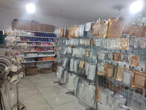 عکس فروشگاه هنری کافه رزین