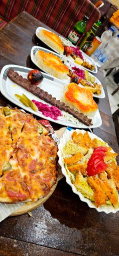 عکس سفره خانه سنتی طاها 1