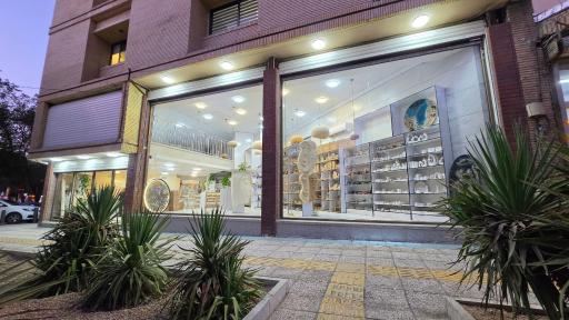 عکس فروشگاه هنری کافه رزین