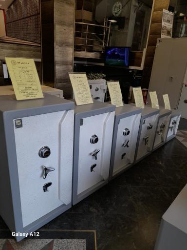 عکس کارخانه صنعتی استادکار 